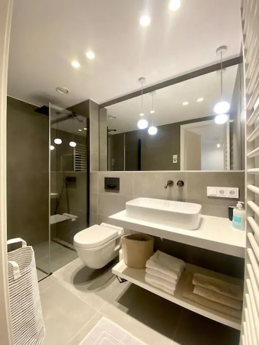 Chic One Bedroom Flat W Terrace&Parking Lucembursko